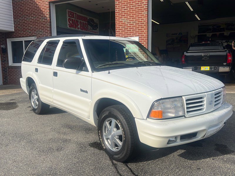 Used 2001 Oldsmobile Bravada AWD w/ 1SB Option Pkg image 2