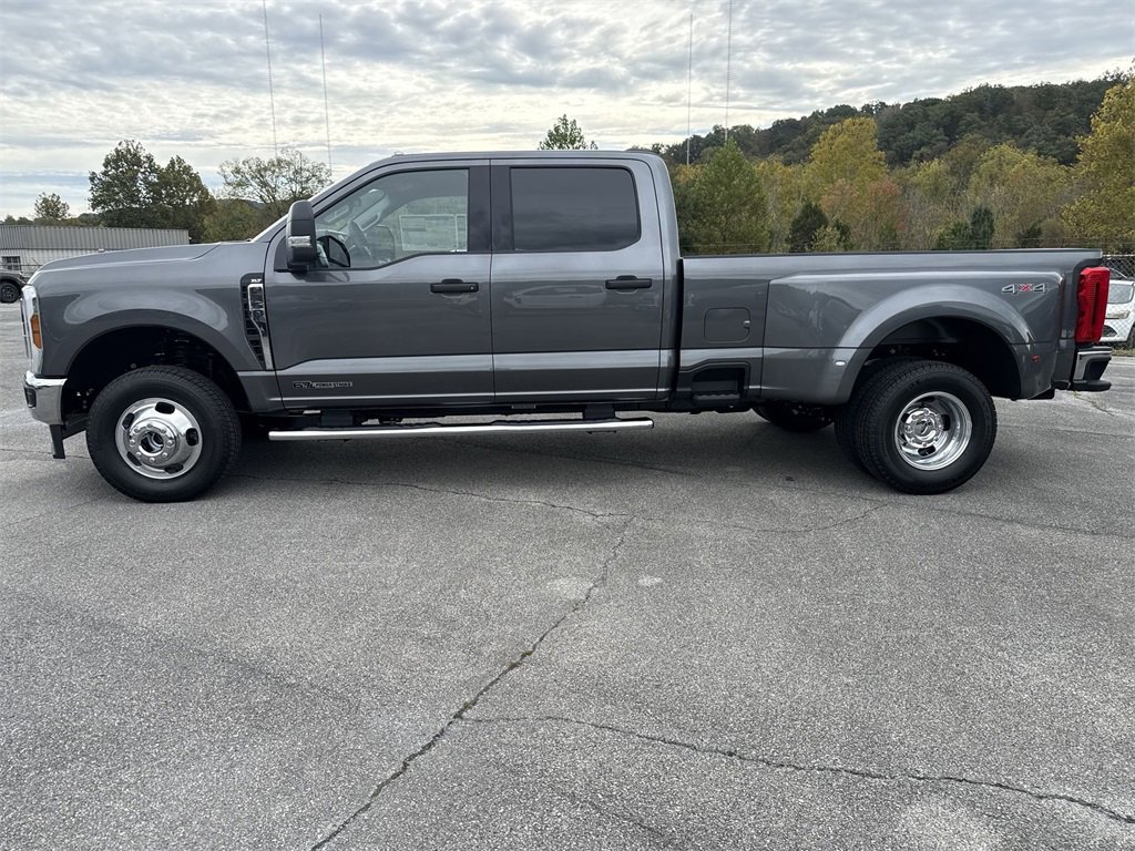 New 2026 Ford F350 XLT image 3