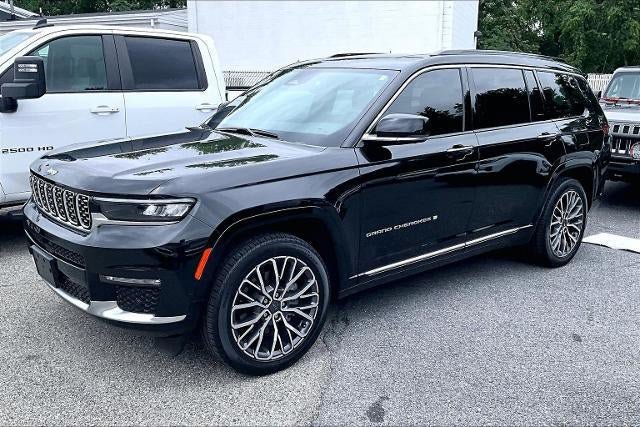 Used 2025 Jeep Grand Cherokee L Summit AWD/4WD image 3