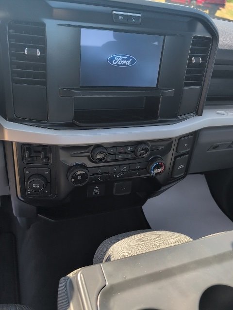 New 2026 Ford F250 4x4 Regular Cab Super Duty image 4