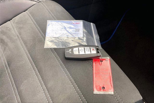 Used 2023 Mitsubishi Outlander SE AWD/4WD image 11