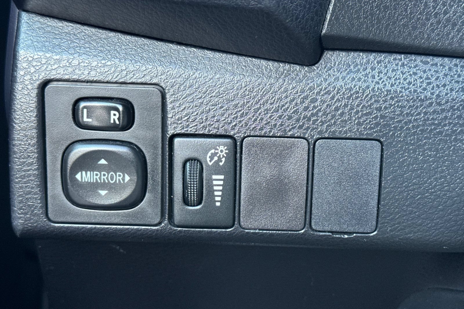 Used 2015 Toyota Corolla L FWD image 26