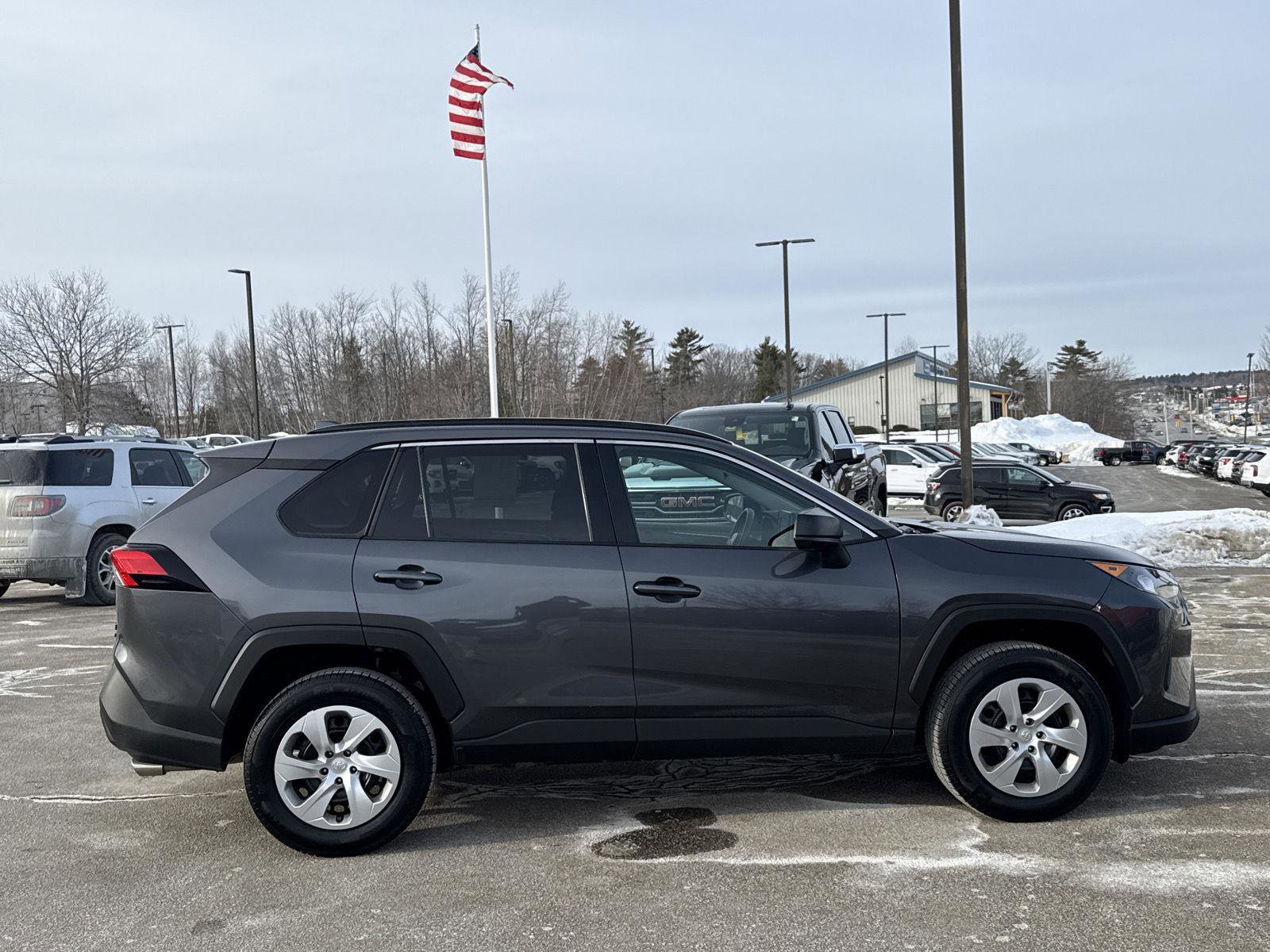 Used 2021 Toyota RAV4 LE image 7