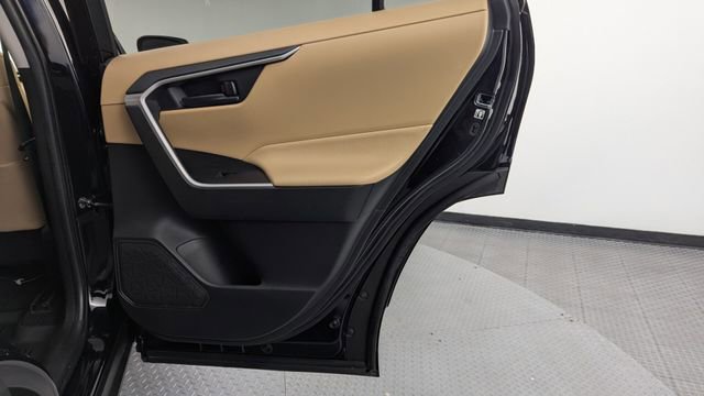 Used 2020 Toyota RAV4 LE image 15