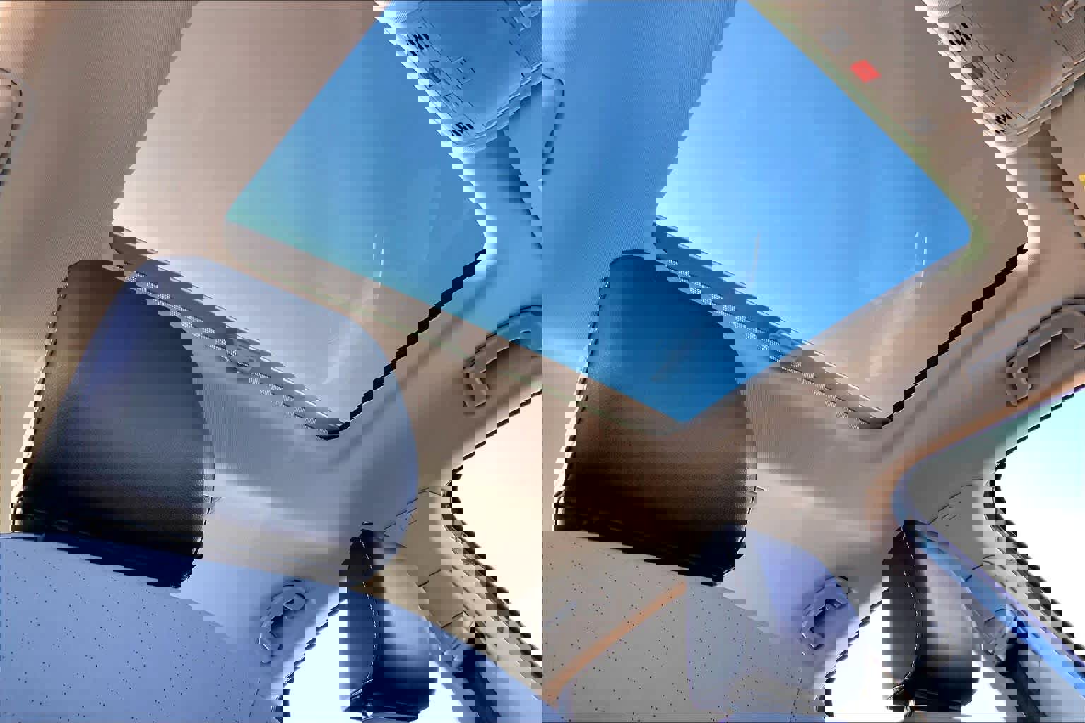 Used 2025 Volkswagen Jetta SE image 14