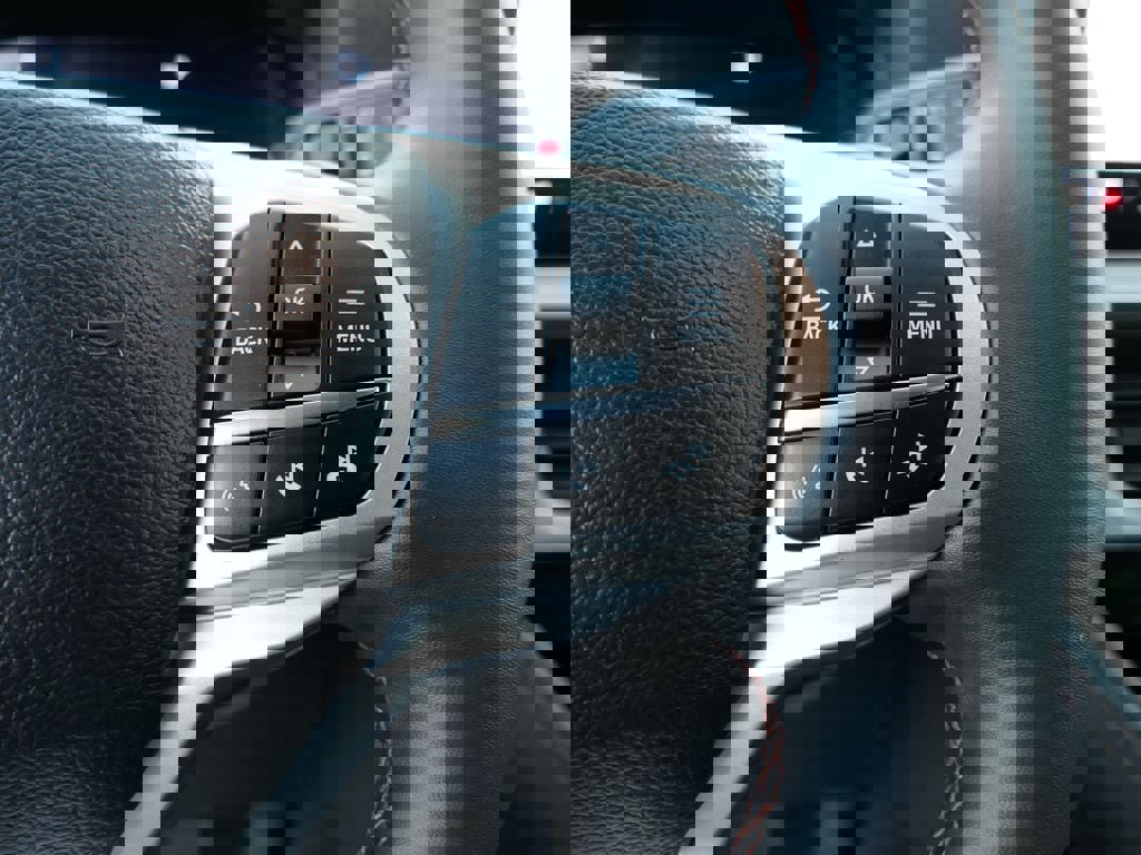 Used 2025 Ford Explorer Active w/ Active Comfort Package image 17