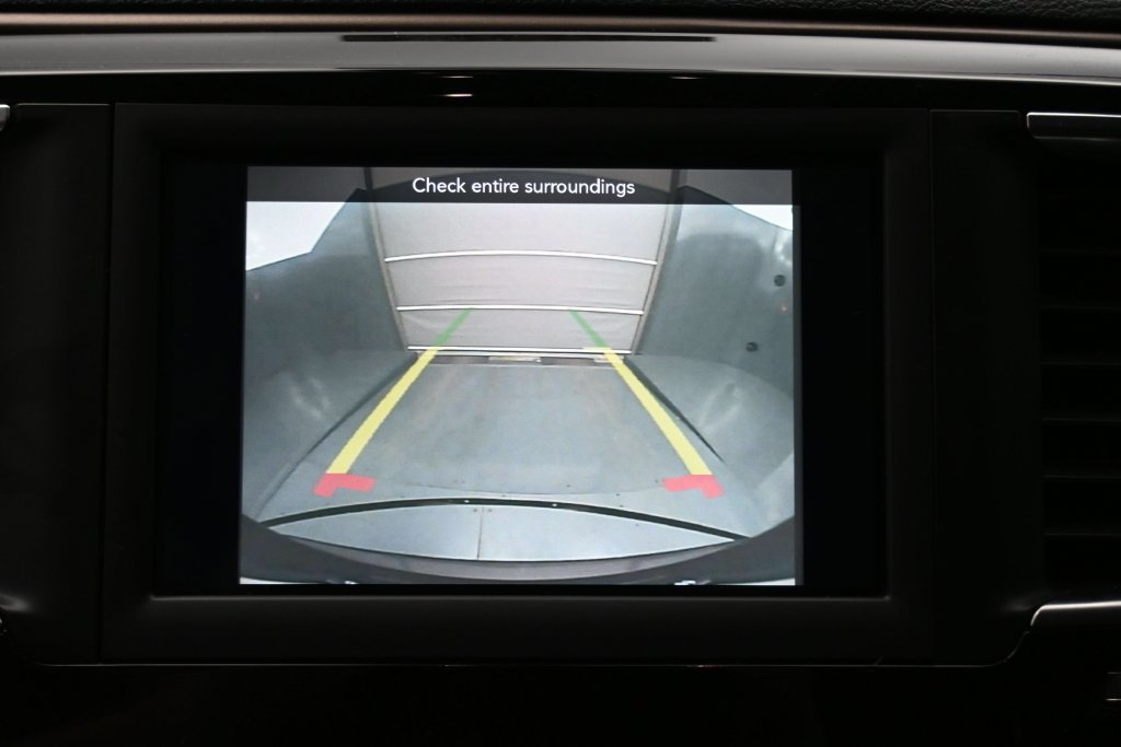 Used 2019 Chrysler Pacifica Touring-L FWD image 23