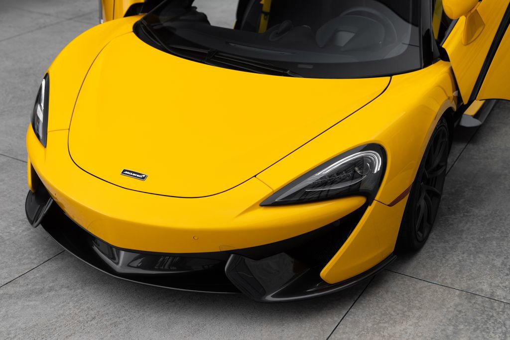 Used 2019 McLaren 570S Spider RWD image 6