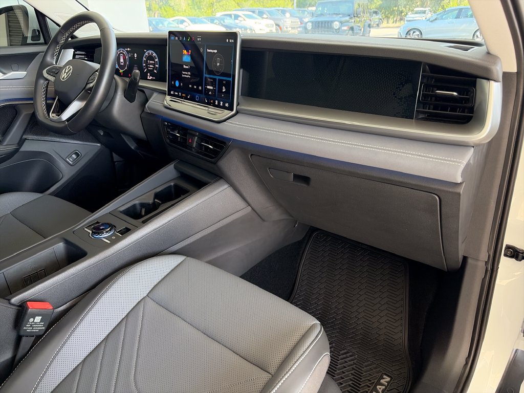 Certified 2025 Volkswagen Tiguan SE AWD/4WD image 33