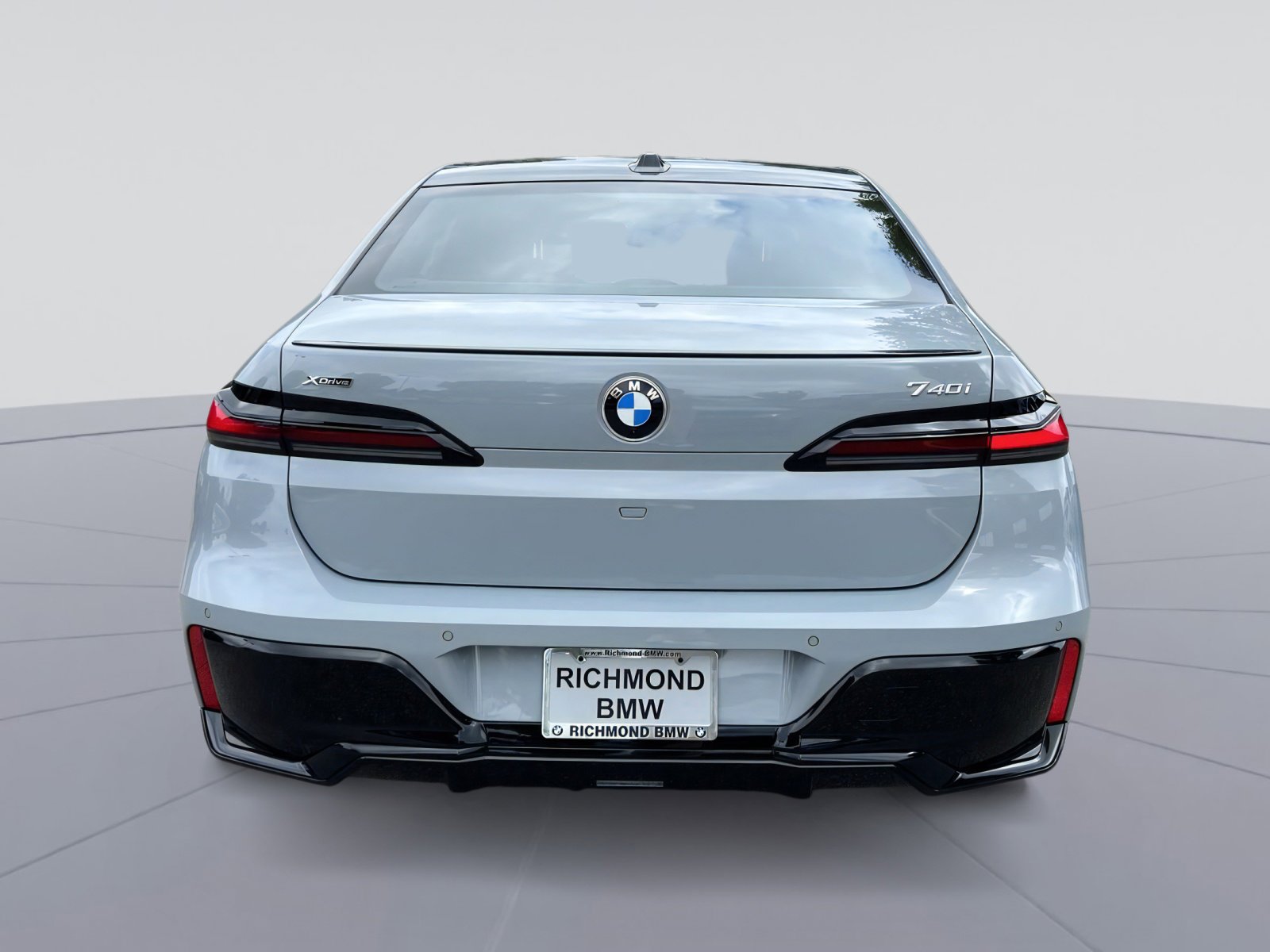 New 2025 BMW 740i xDrive w/ Executive Package image 4