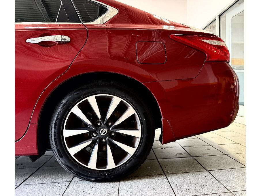 Used 2016 Nissan Altima 2.5 SL w/ 2.5 Technology Package FWD image 11