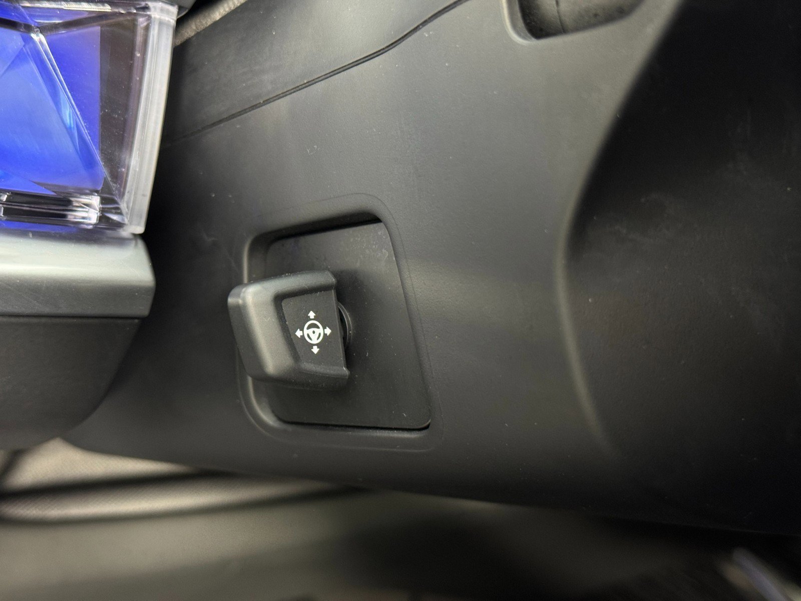 Used 2024 BMW 740i w/ Premium Package 2 image 20