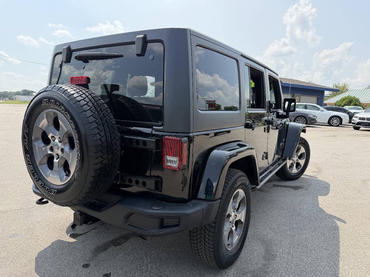 Used 2018 Jeep Wrangler Unlimited Sahara w/ Dual Top Group AWD/4WD image 7