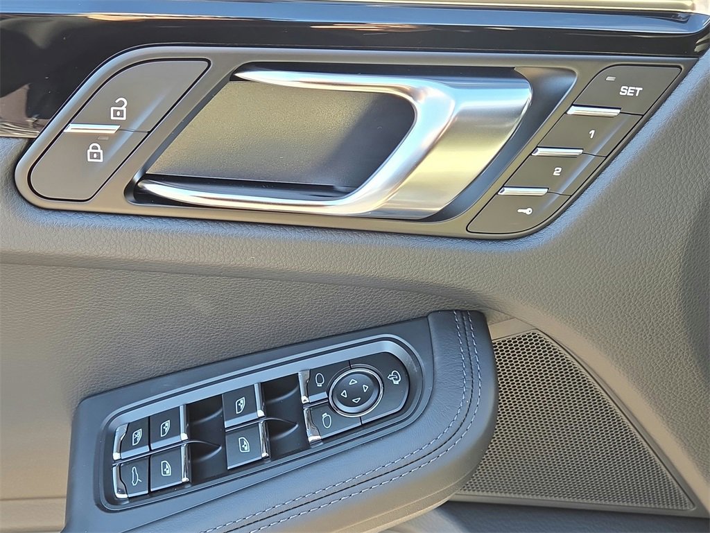 New 2026 Porsche Macan image 7