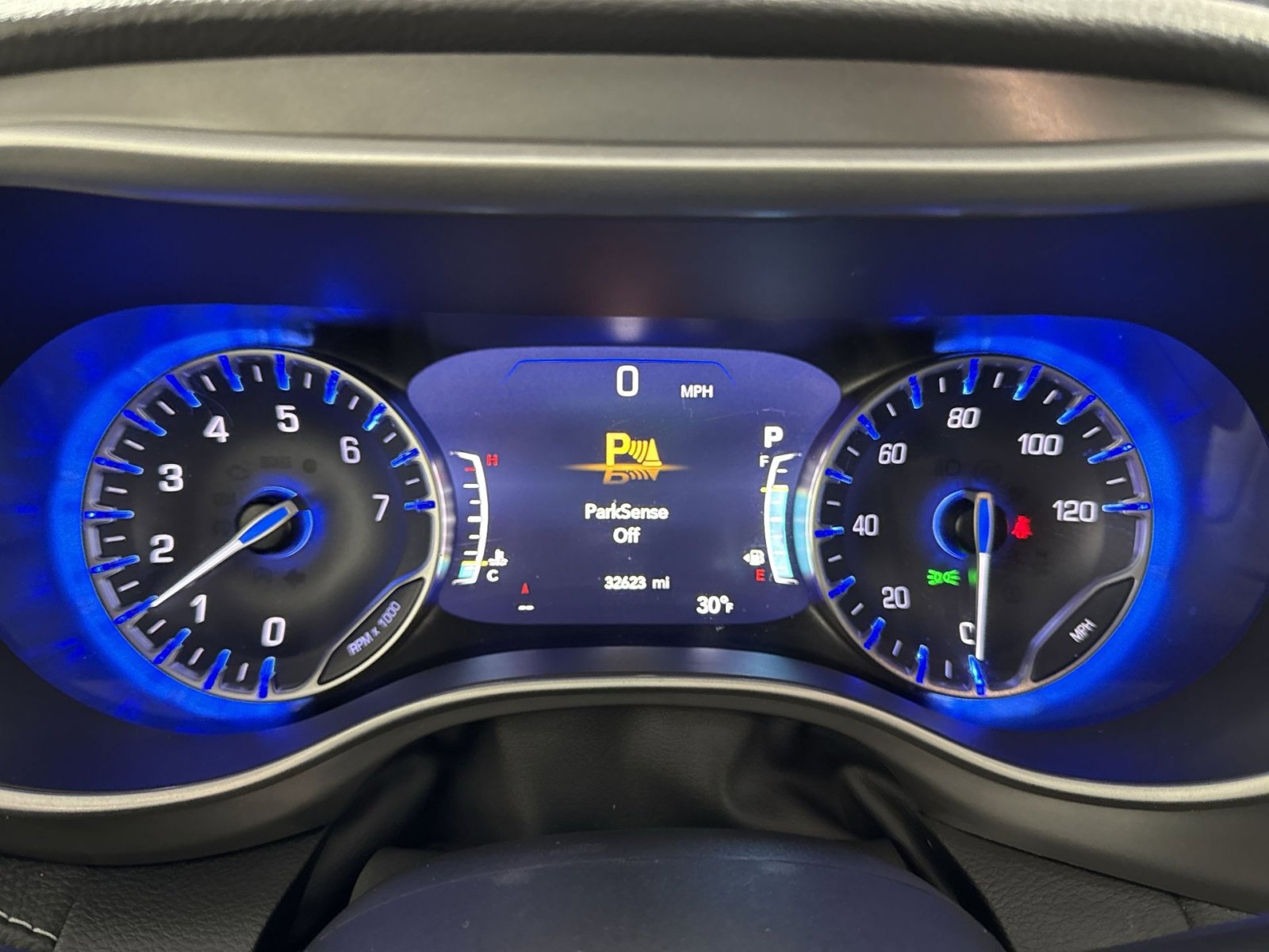 Used 2025 Chrysler Pacifica Select image 17