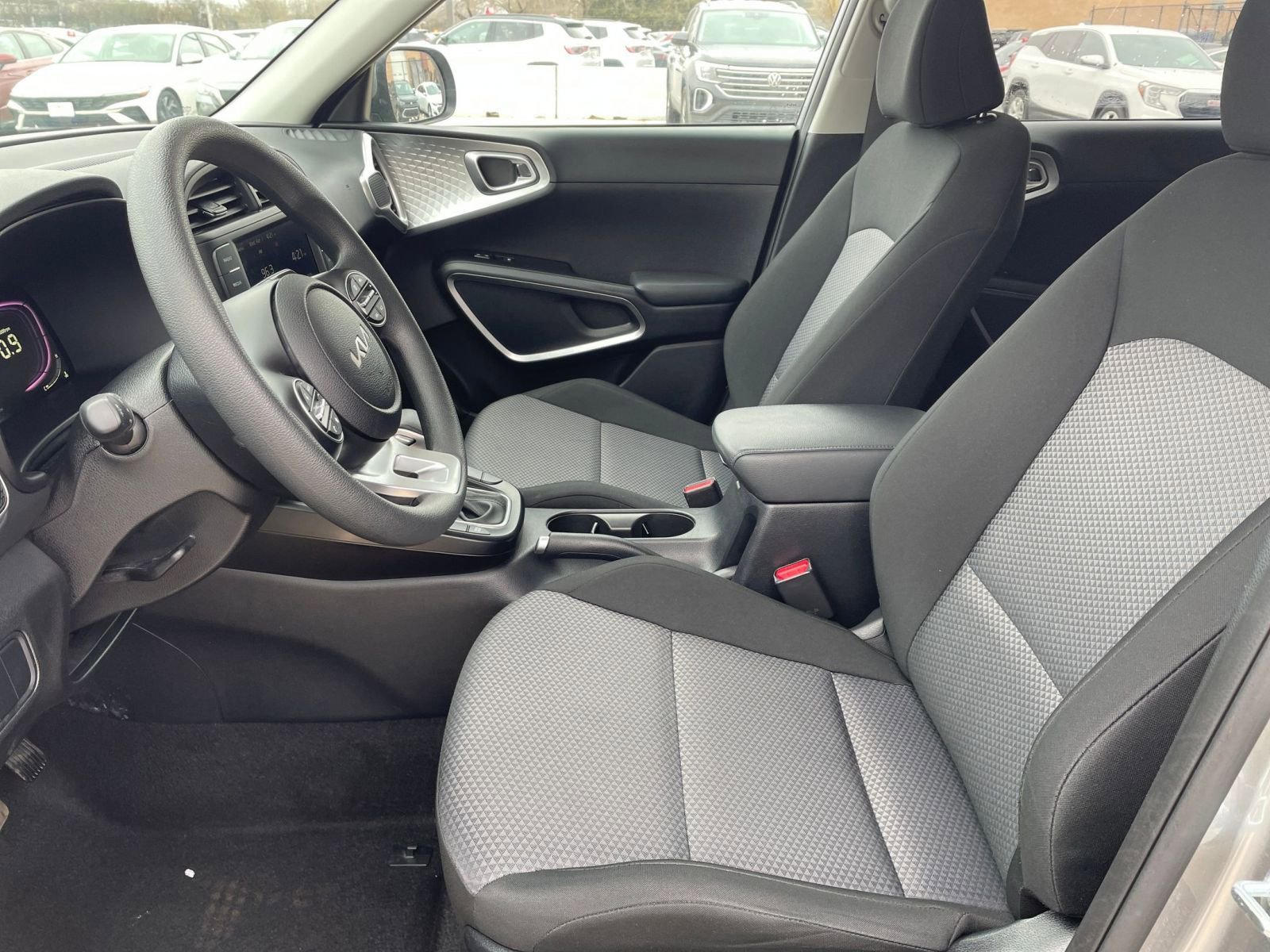 Used 2025 Kia Soul LX w/ LX Technology Package image 24