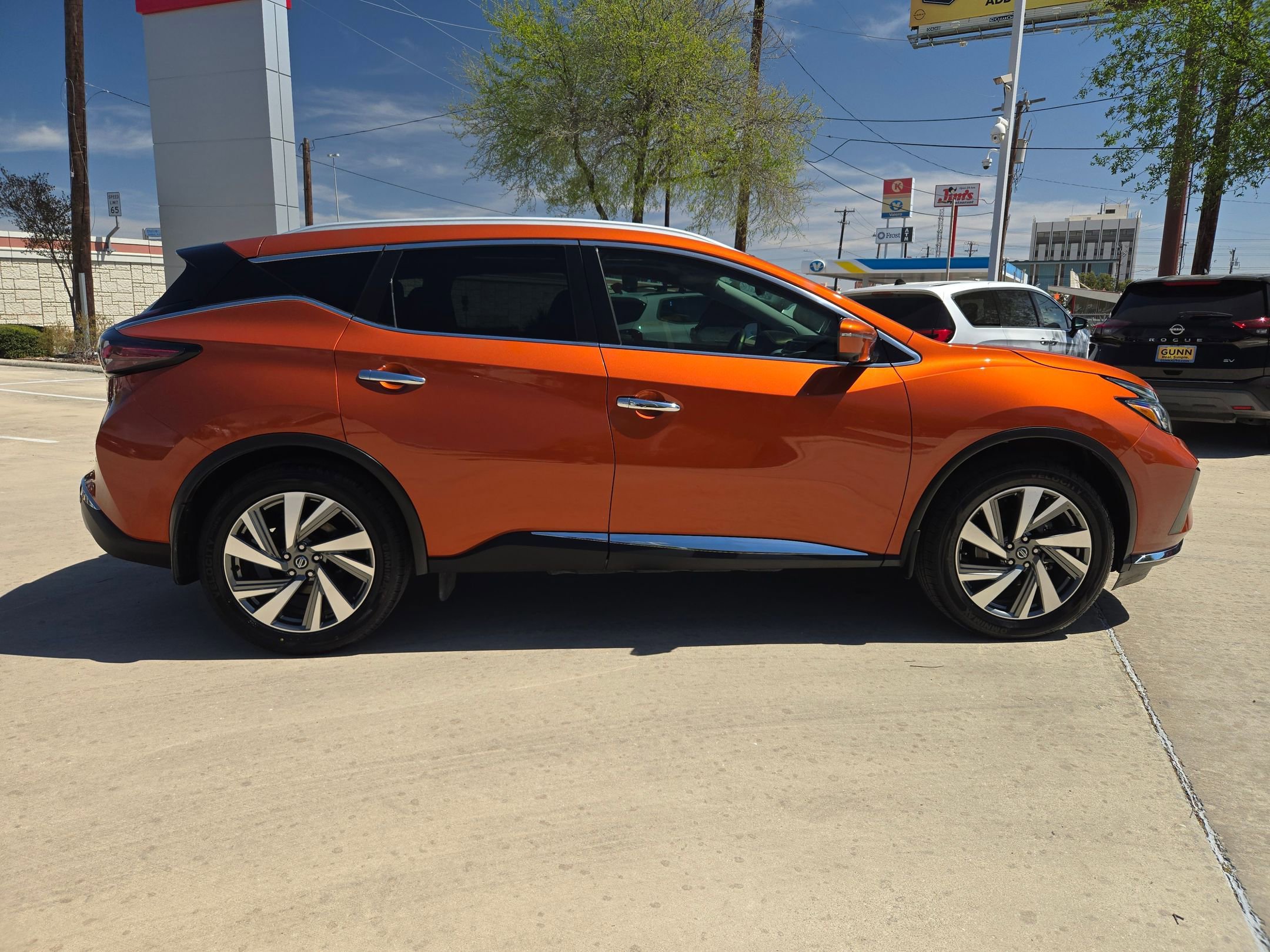 Used 2020 Nissan Murano SL w/ Moonroof Package FWD image 2
