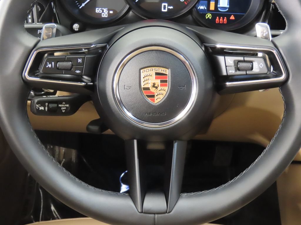 Certified 2026 Porsche Macan AWD/4WD image 19
