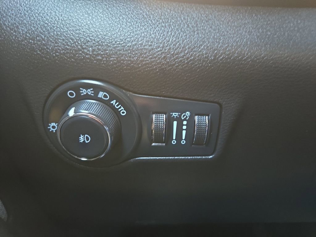 Used 2024 Jeep Compass Latitude image 22