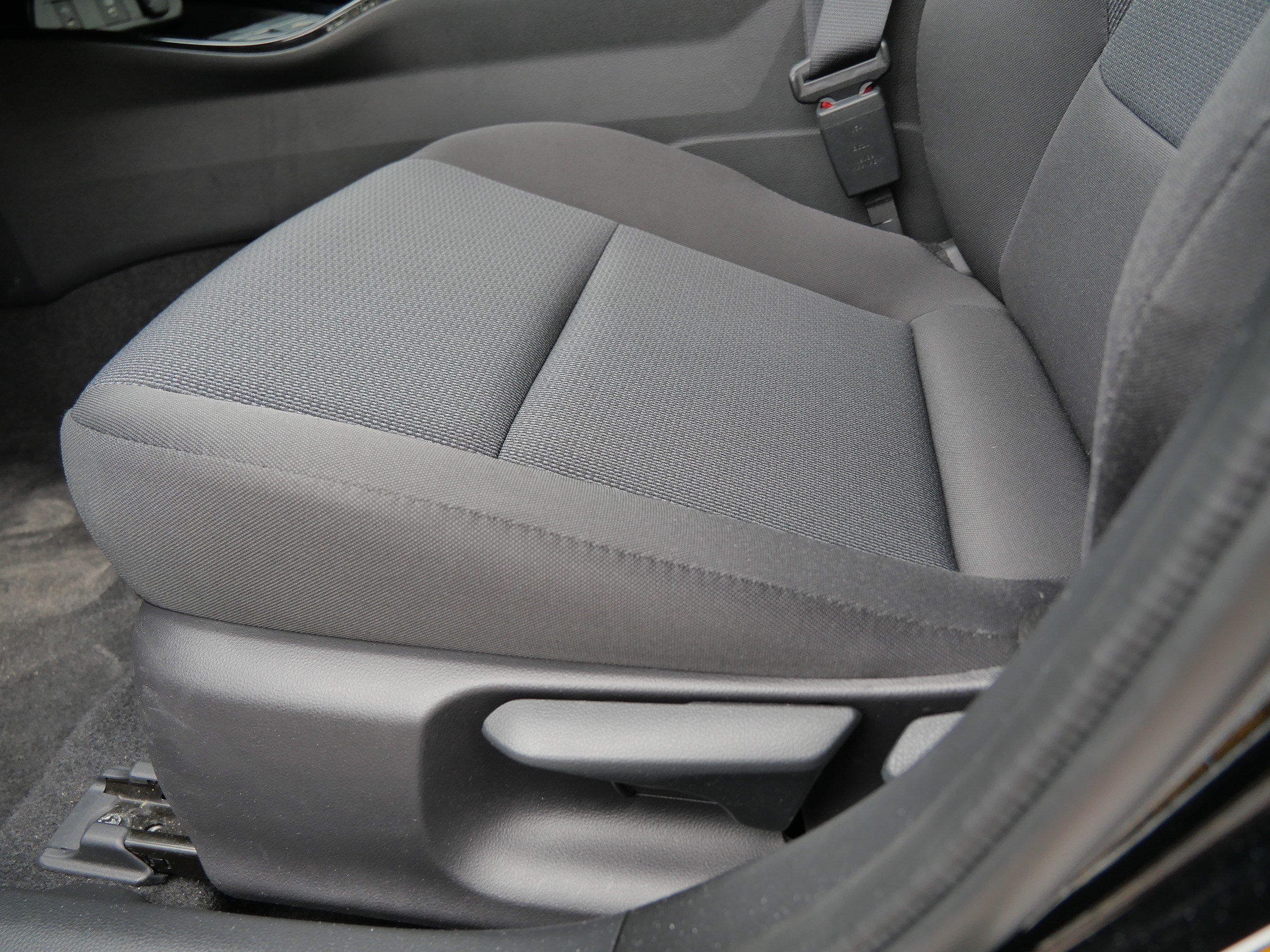 Certified 2025 Toyota Prius LE FWD image 21