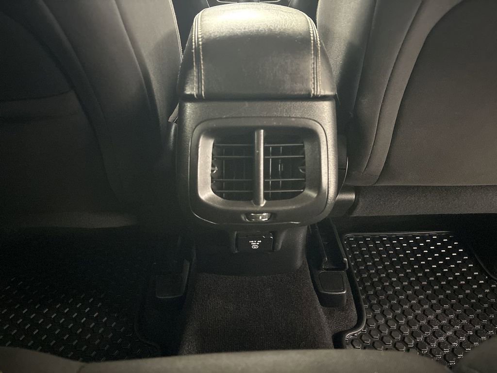 Used 2017 Jeep Cherokee Latitude w/ Cold Weather Group image 22