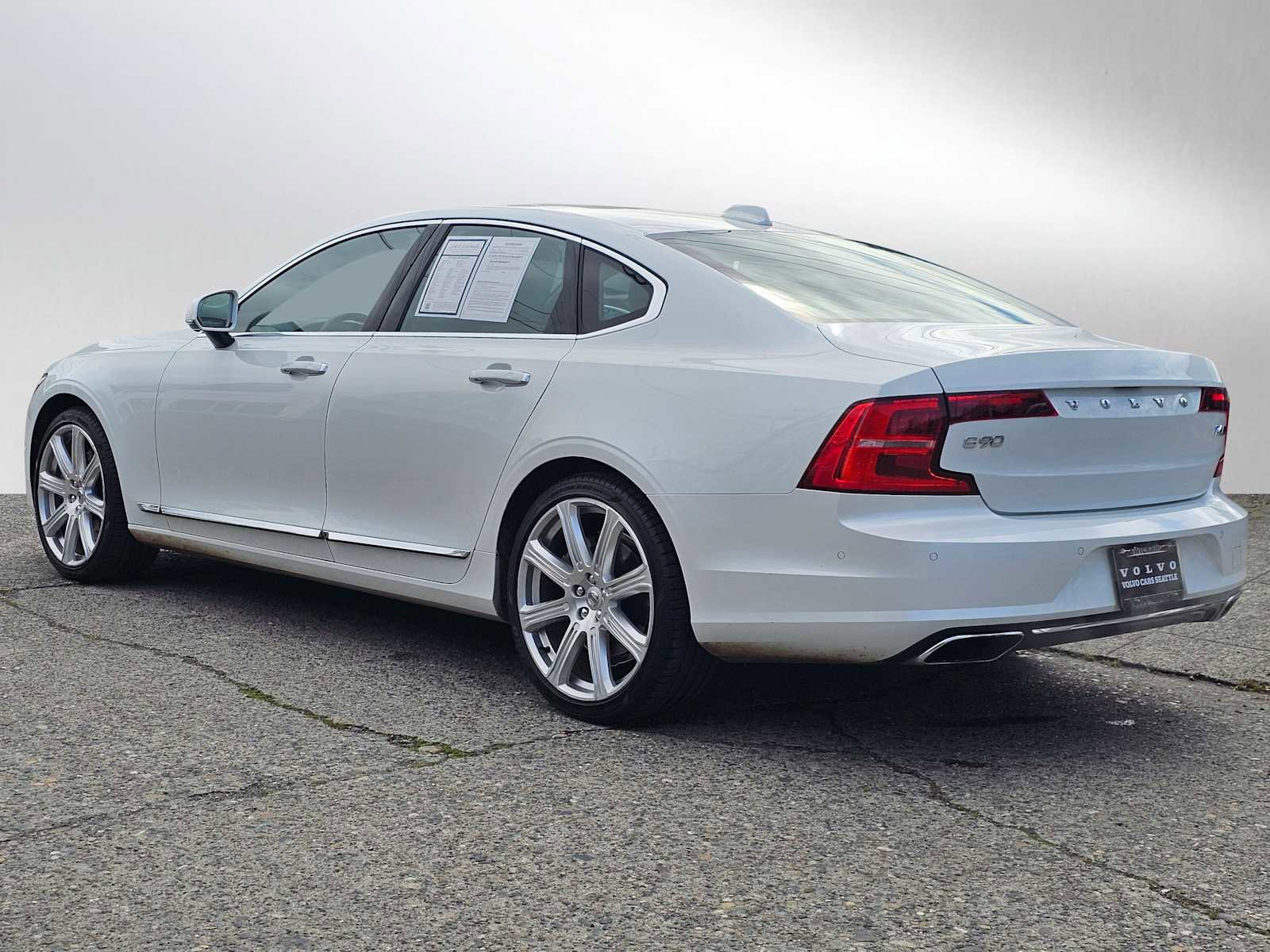 Used 2017 Volvo S90 T6 Inscription w/ Vision Package image 5