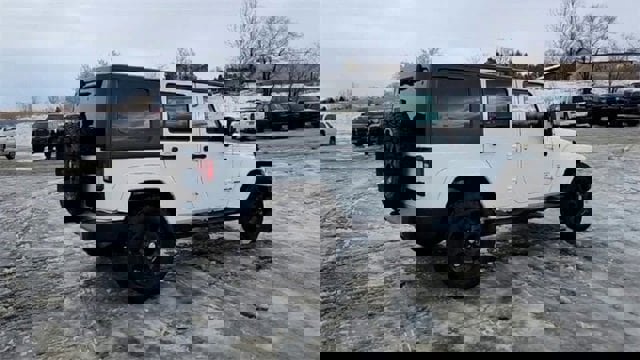 Used 2017 Jeep Wrangler Unlimited Sahara image 8