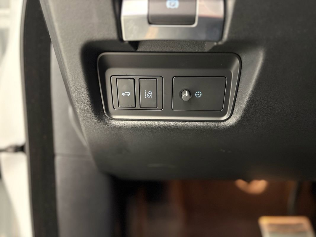 Used 2020 Jaguar E-PACE R-Dynamic HSE image 28