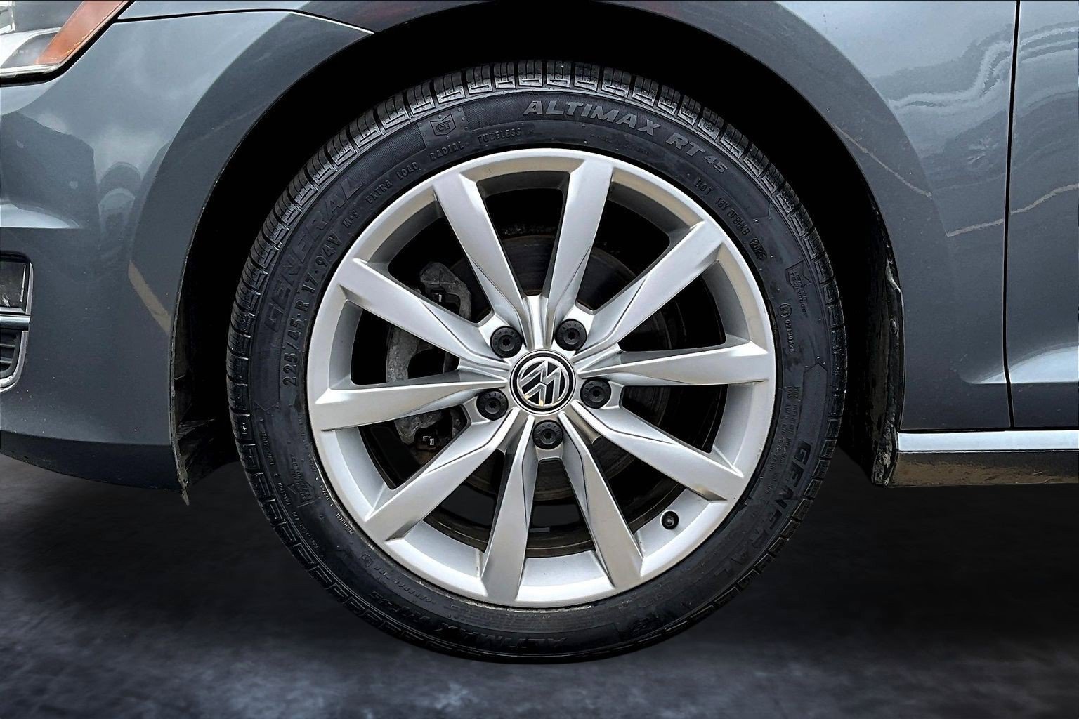 Used 2016 Volkswagen Golf SportWagen FWD image 34