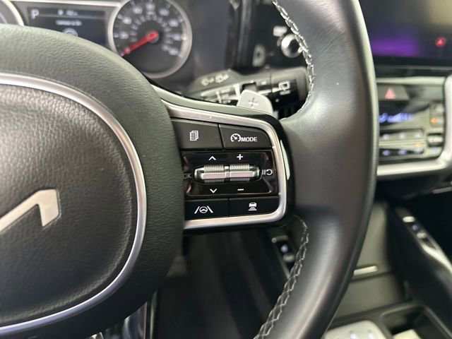 Used 2024 Kia Sorento EX image 16