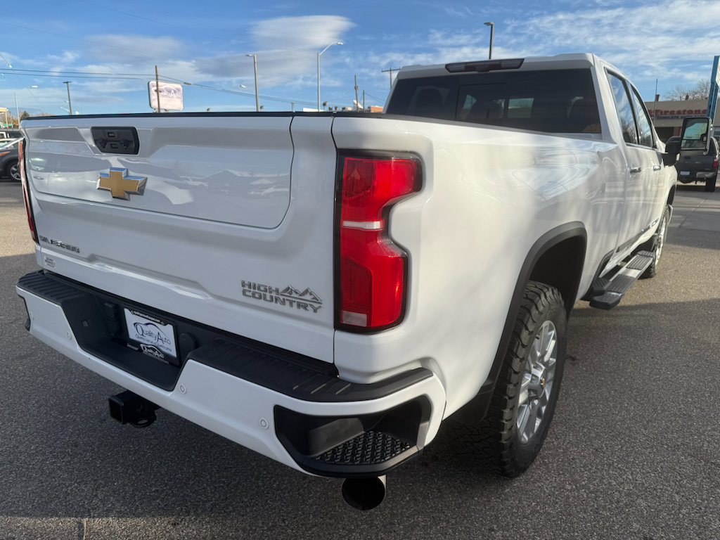 Used 2024 Chevrolet Silverado 3500 High Country w/ High Country Premium Package image 6