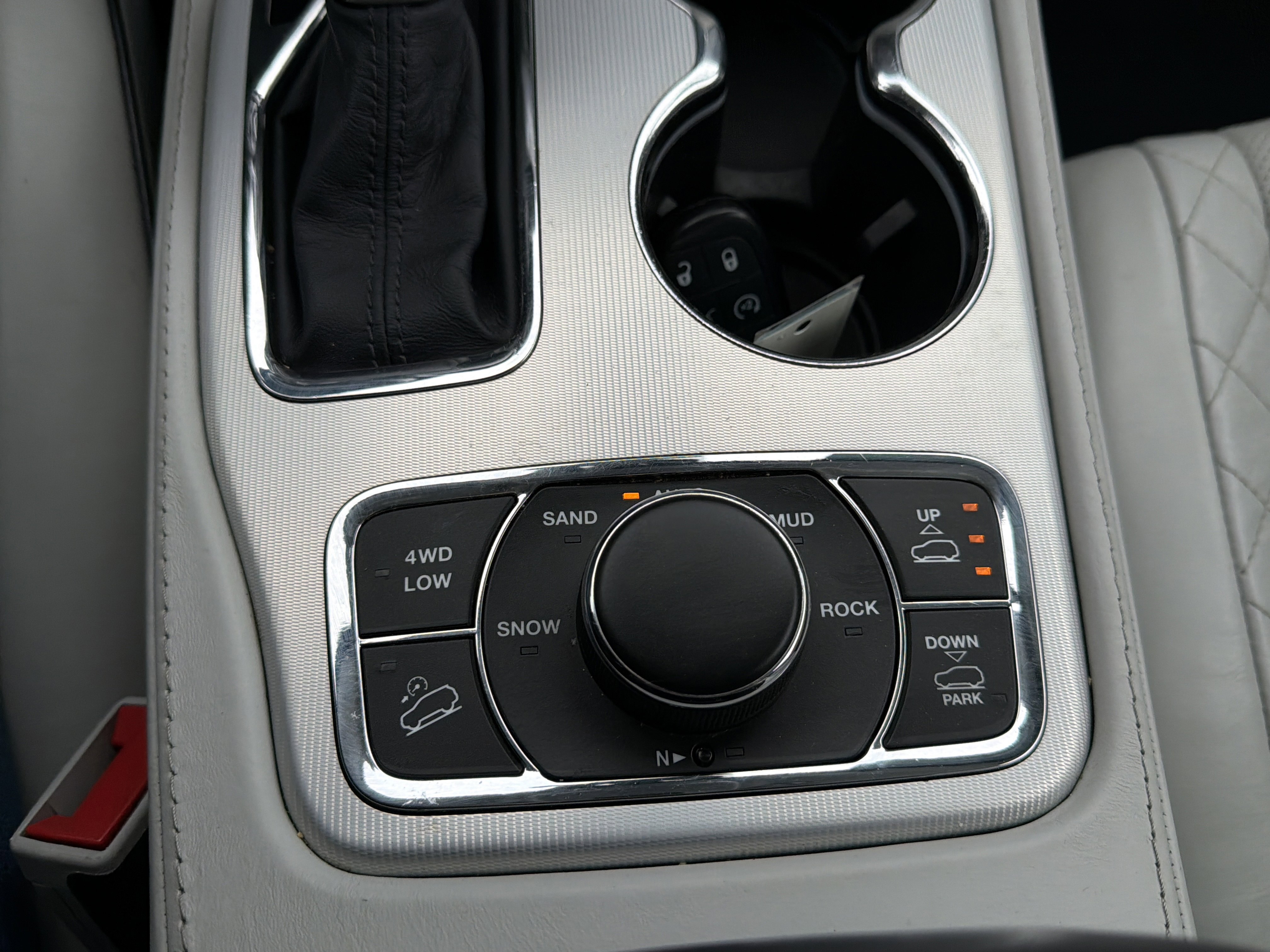 Used 2020 Jeep Grand Cherokee Summit image 12