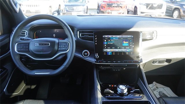 Used 2023 Jeep Wagoneer L Series III w/ Preferred Equipment Group image 16