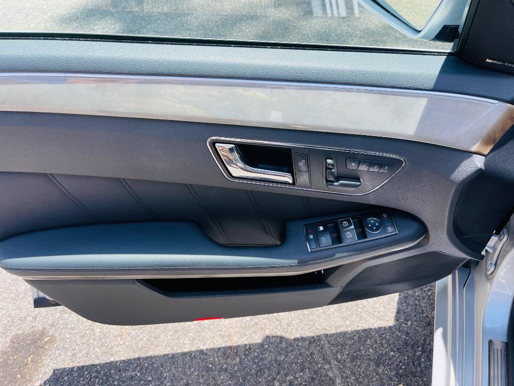 Used 2010 Mercedes-Benz E 350 Sedan image 17