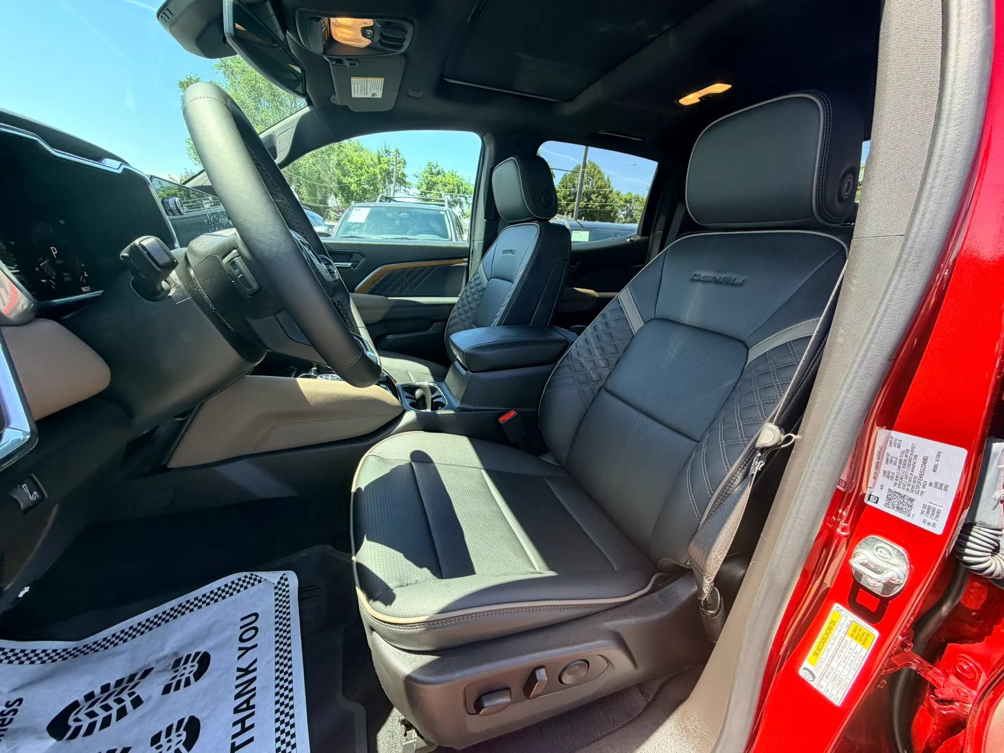 Used 2025 GMC Canyon Denali AWD/4WD image 11
