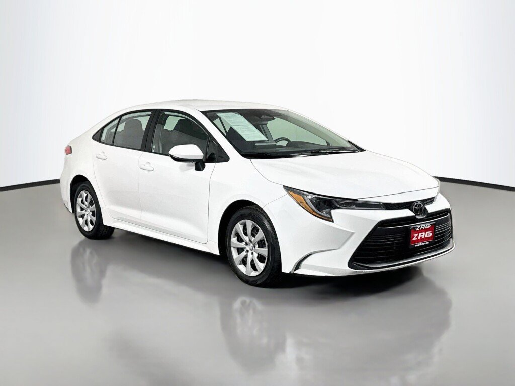 Used 2025 Toyota Corolla LE FWD image 7