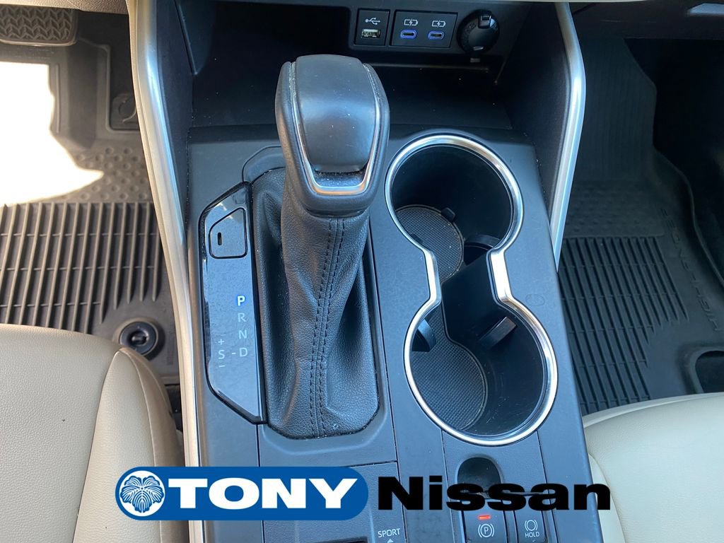Used 2022 Toyota Highlander XLE image 17