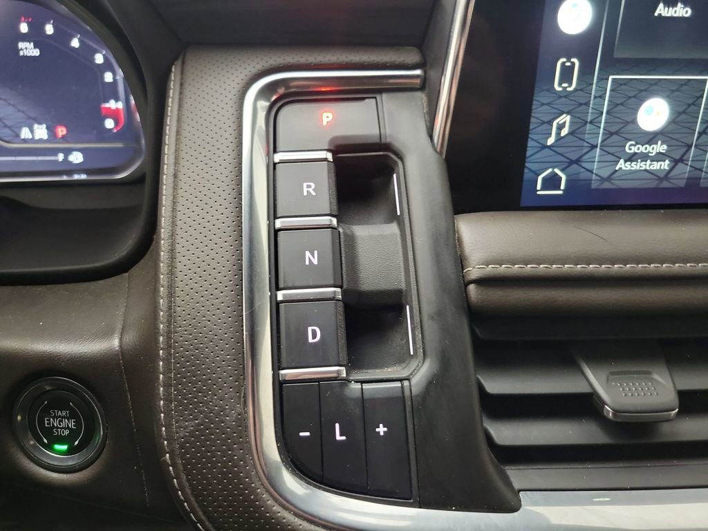 Used 2022 GMC Yukon XL SLT w/ SLT Luxury Package image 13