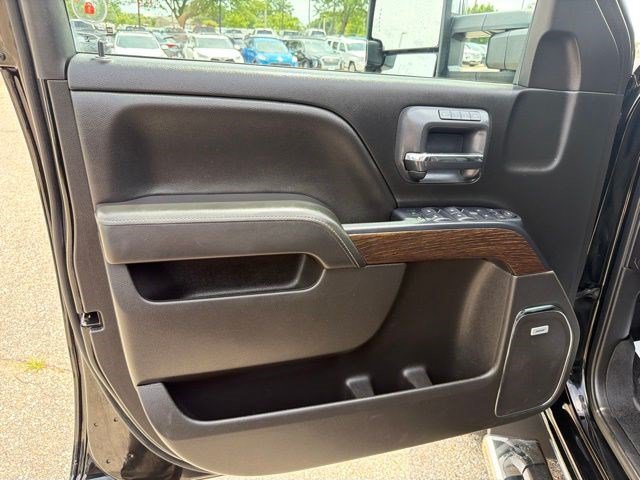 Used 2019 GMC Sierra 2500 Denali AWD/4WD image 11