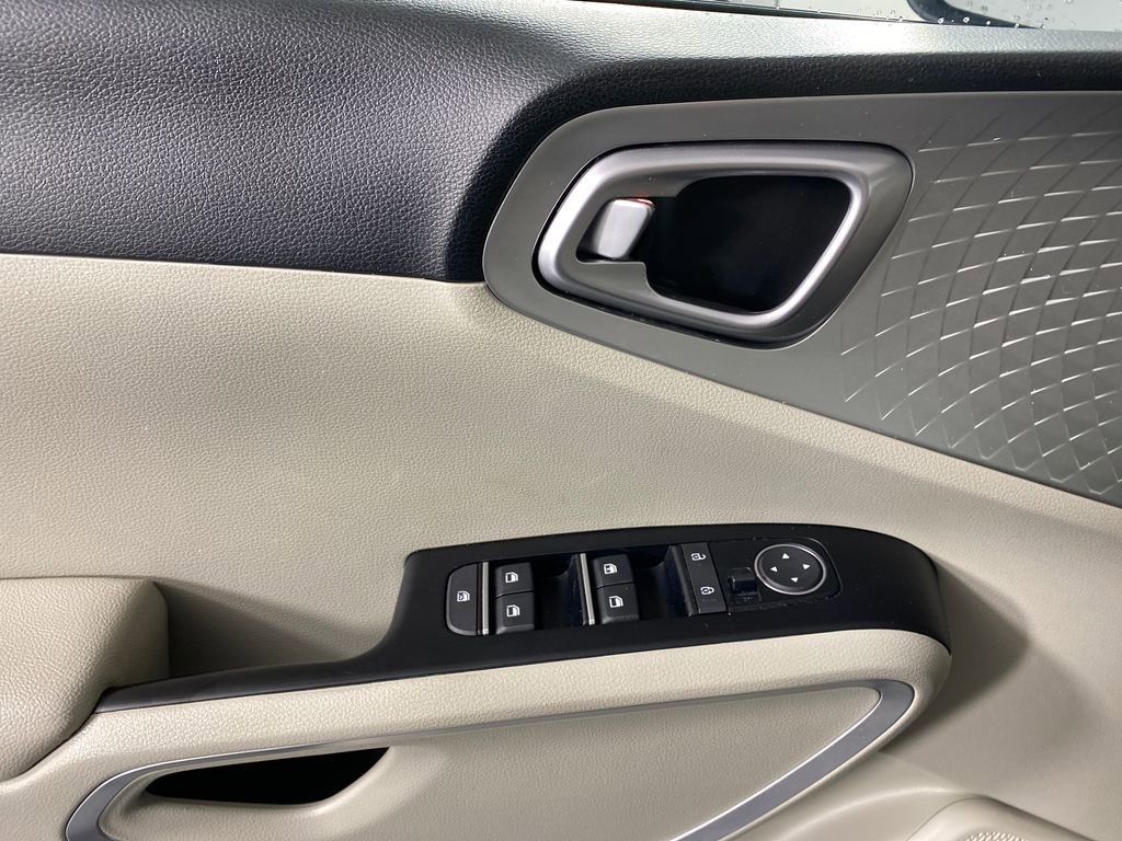 Certified 2024 Kia Soul LX image 10