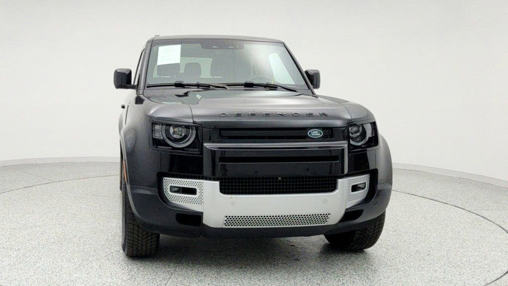 Used 2023 Land Rover Defender 90 SE image 2