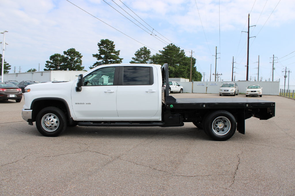 Used 2025 Chevrolet Silverado 3500 LT w/ Convenience Package AWD/4WD image 3