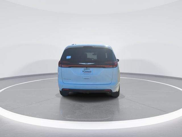 New 2026 Chrysler Pacifica Pinnacle w/ Trailer Tow Group FWD image 7