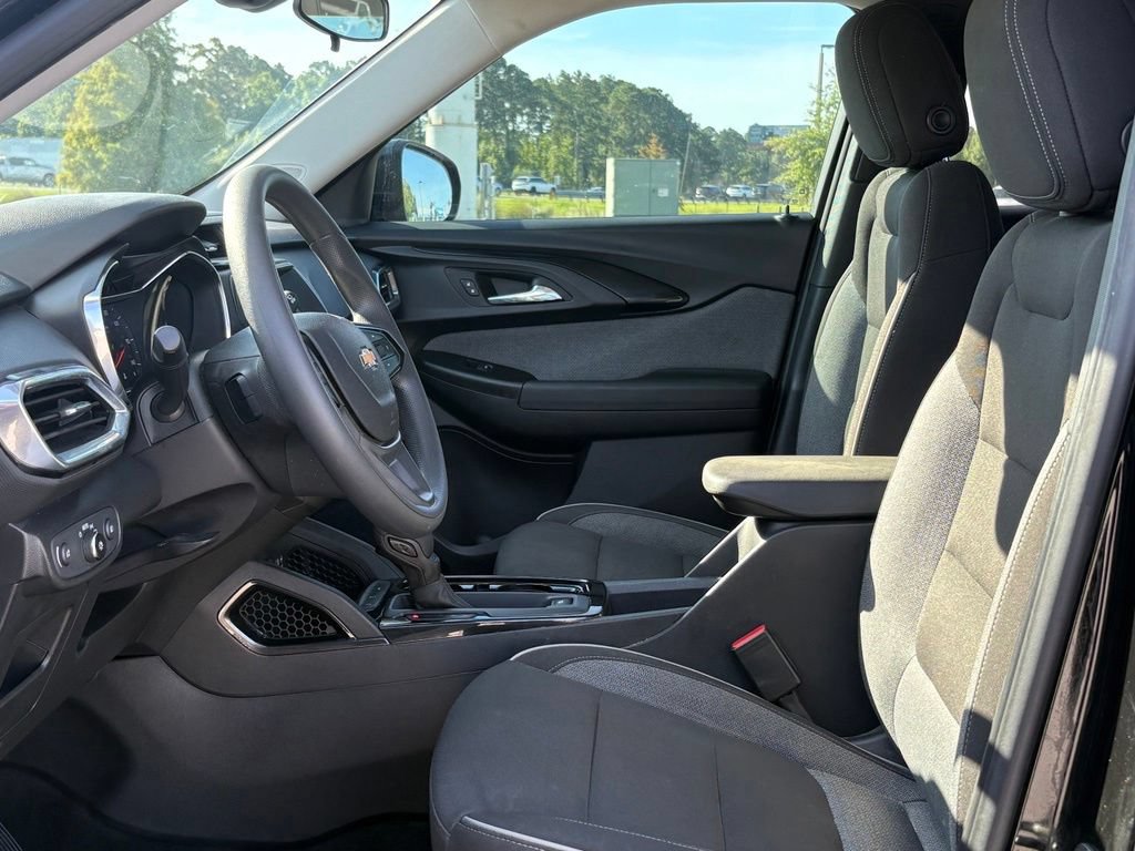 Used 2023 Chevrolet TrailBlazer LT FWD image 17