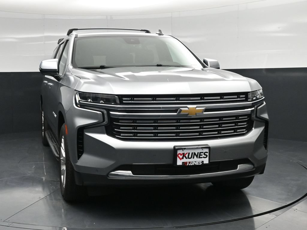 Used 2023 Chevrolet Suburban Premier AWD/4WD image 6