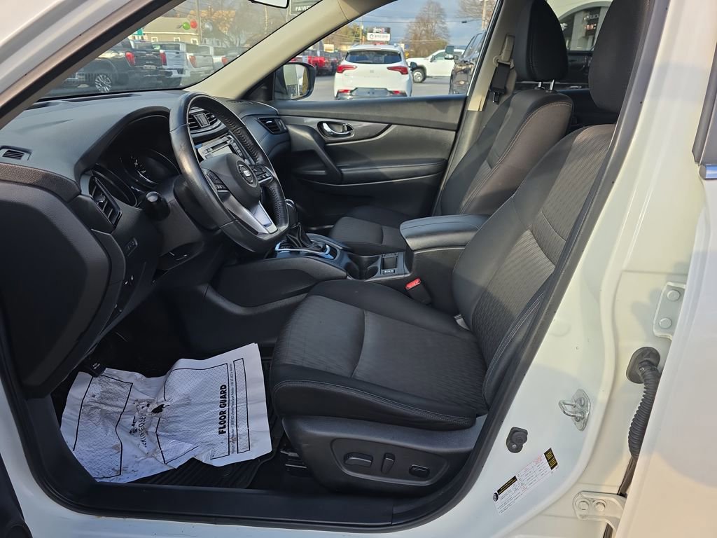 Used 2018 Nissan Rogue SV image 9