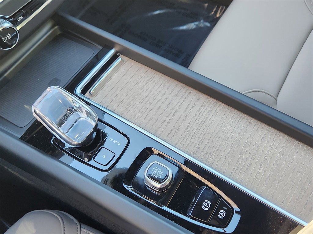 New 2026 Volvo XC60 B5 Plus w/ Climate Package image 10