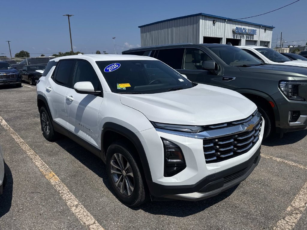 Used 2026 Chevrolet Equinox LT w/ Convenience Package II FWD image 2