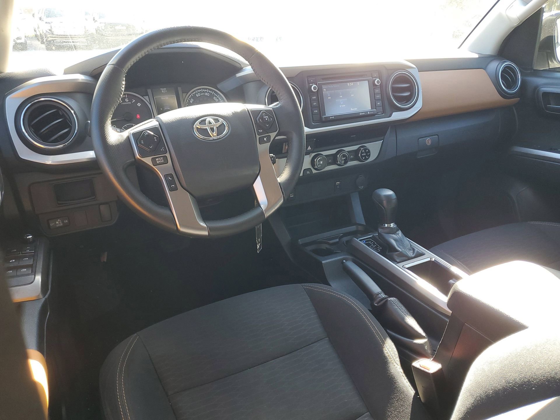 Used 2017 Toyota Tacoma SR5 w/ Tow Package image 30