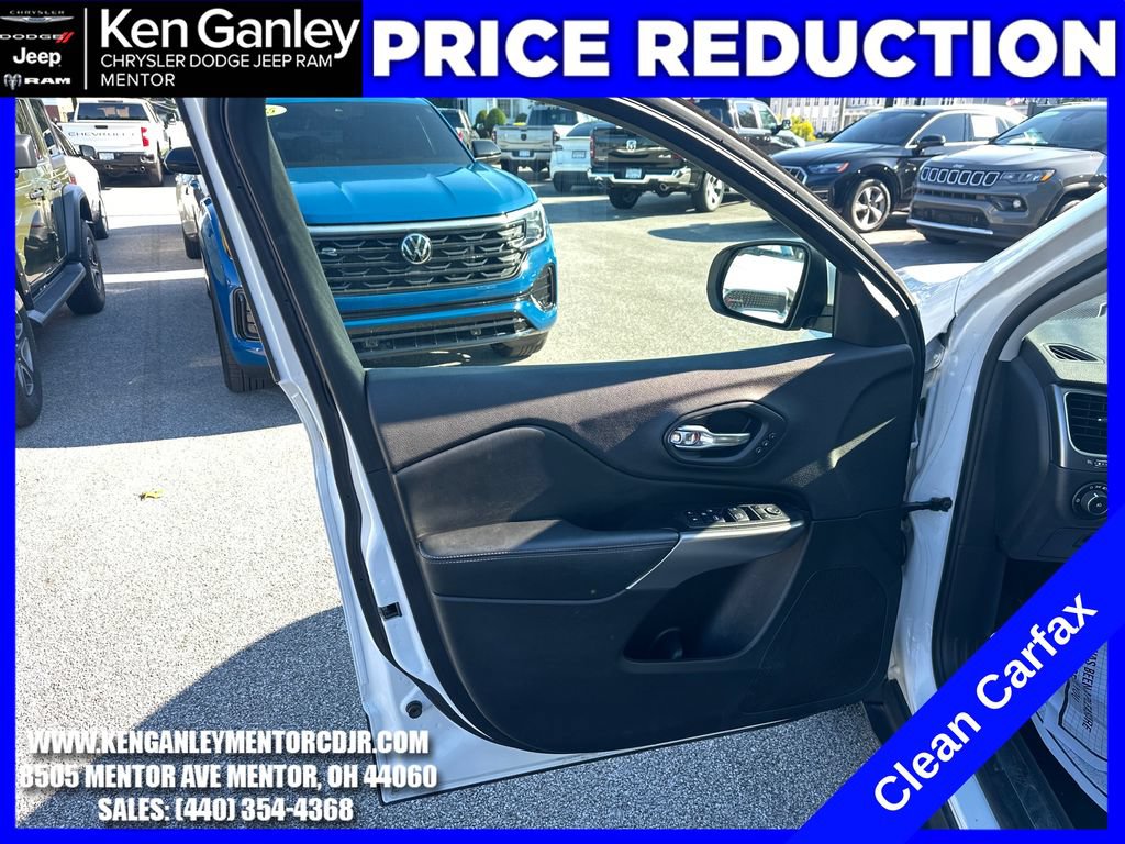 Used 2019 Jeep Cherokee Limited w/ Luxury Group AWD/4WD image 10